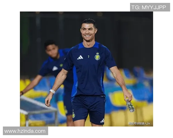 当足球巨星泪洒赛场那一刻全世界都为他心碎